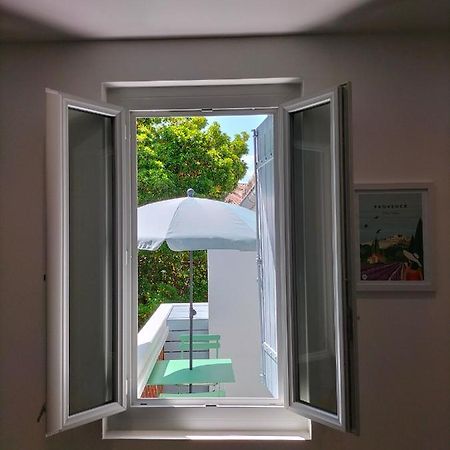 Studio Terrasse, Intra-Muros, Climatise Avec Wifi 亞維農 外观 照片
