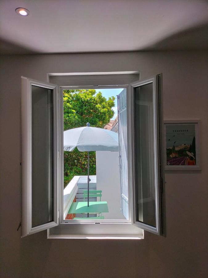 Studio Terrasse, Intra-Muros, Climatise Avec Wifi 亞維農 外观 照片